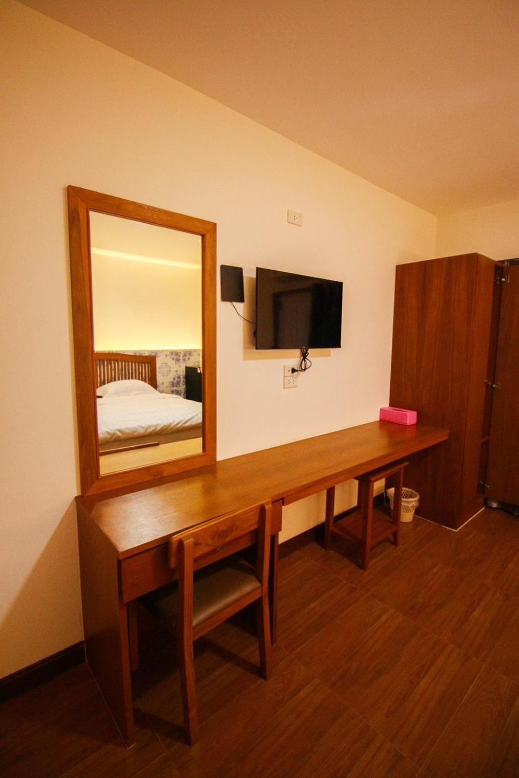 Bk Hotel Mae Sariang Eksteriør billede